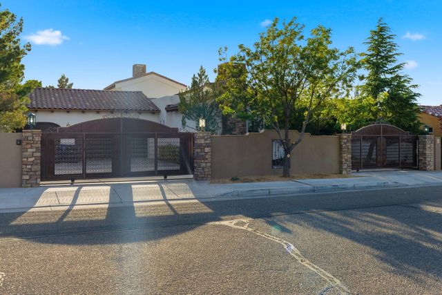3723 Alamogordo Drive NW, Albuquerque, NM 87120