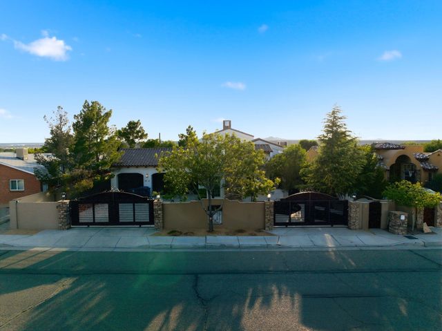 3723 Alamogordo Drive NW, Albuquerque, NM 87120