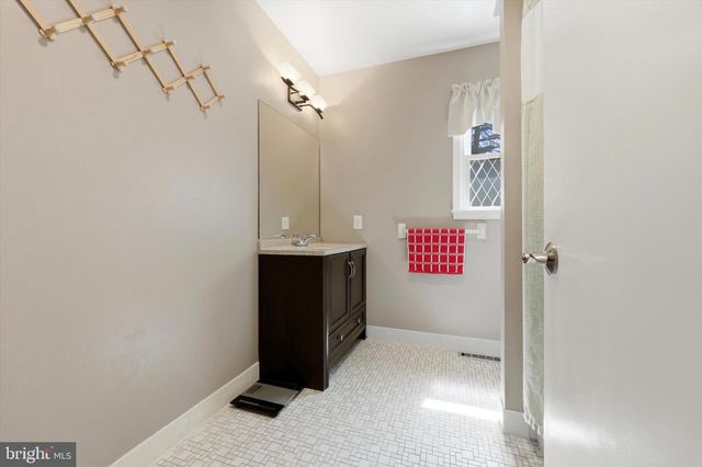 615 W ROSEDALE AVE, West Chester, PA 19382