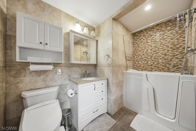 16 Columbus Rd, Sparta Twp., NJ 07871