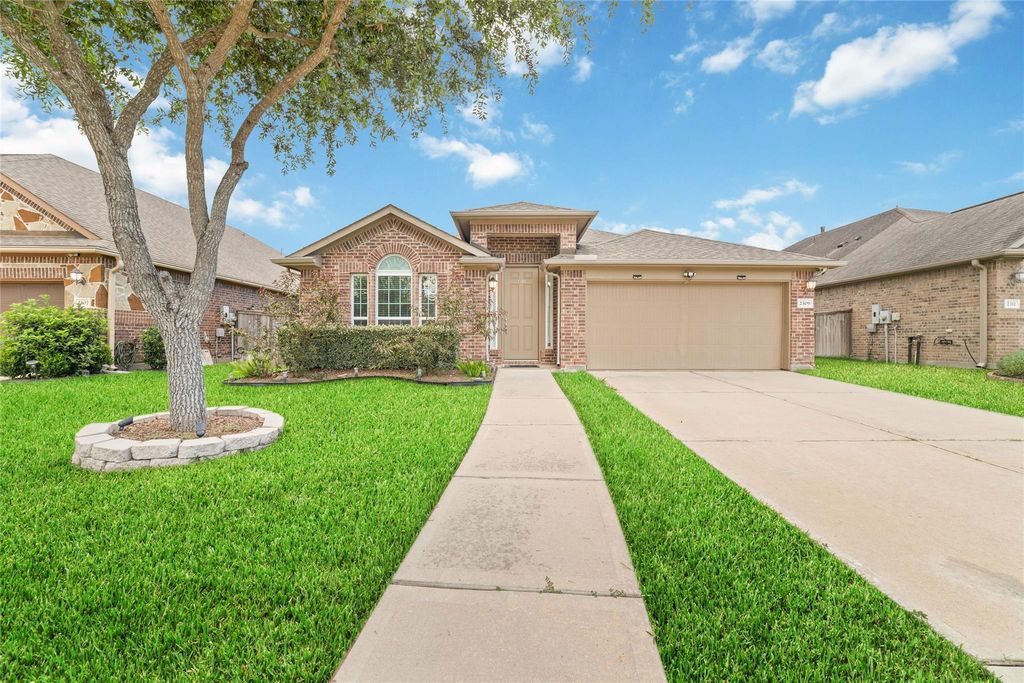 2309 Newton Branch Lane, Pearland, TX 77089