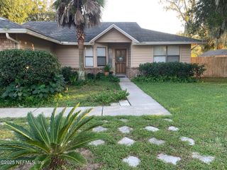 5240 PEAR TREE Place, Jacksonville, FL 32211