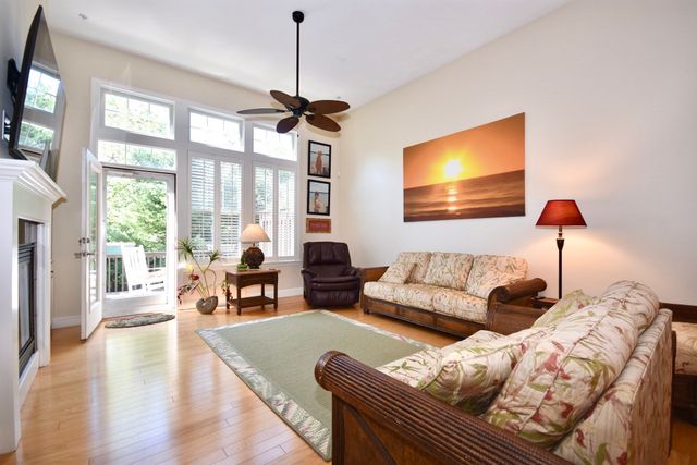 6 Chadwick Ct 6, Mashpee, MA 02649