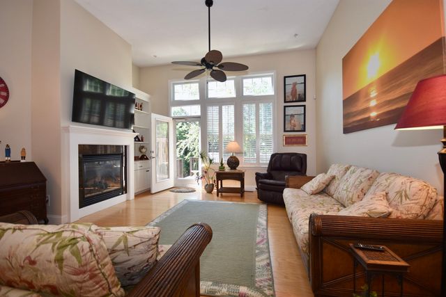 6 Chadwick Ct 6, Mashpee, MA 02649
