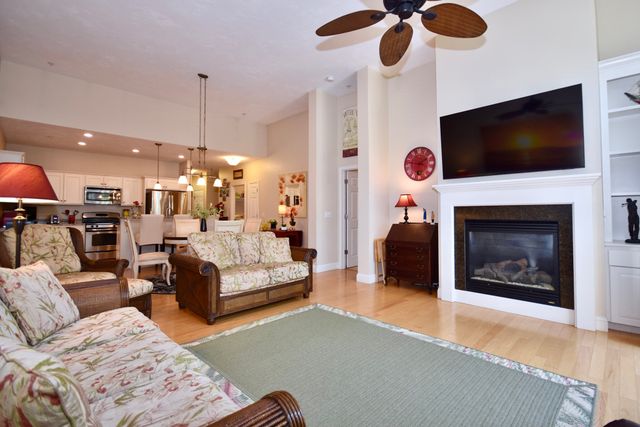 6 Chadwick Ct 6, Mashpee, MA 02649