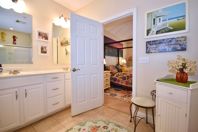 6 Chadwick Ct 6, Mashpee, MA 02649