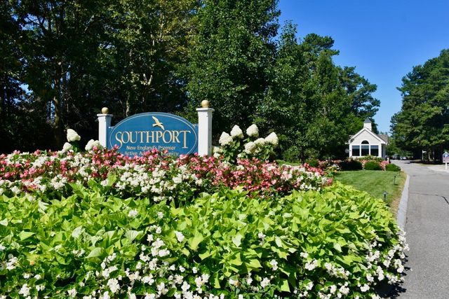 6 Chadwick Ct 6, Mashpee, MA 02649
