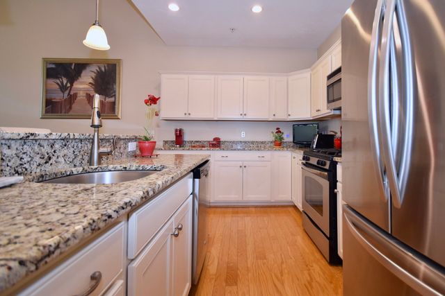 6 Chadwick Ct 6, Mashpee, MA 02649