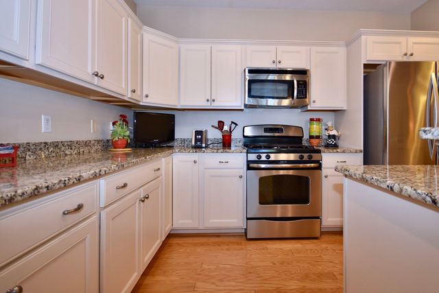 6 Chadwick Ct 6, Mashpee, MA 02649