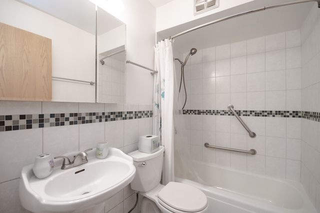 7854 S South Shore Drive 514, Chicago, IL 60649