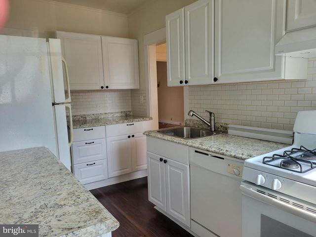 20 W ATHENS AVE, Ardmore, PA 19003