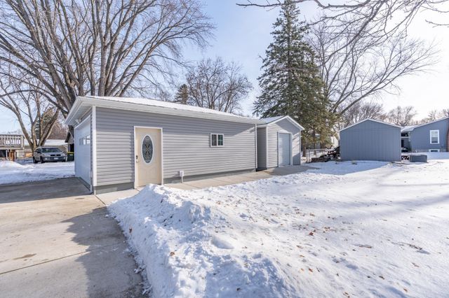 1211 13th Avenue SW, Willmar, MN 56201