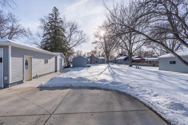 1211 13th Avenue SW, Willmar, MN 56201