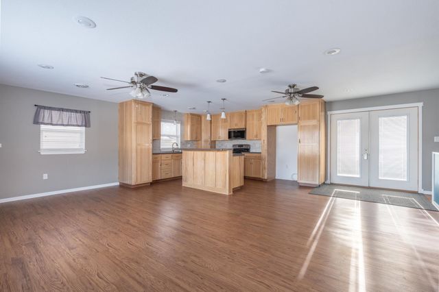 1211 13th Avenue SW, Willmar, MN 56201