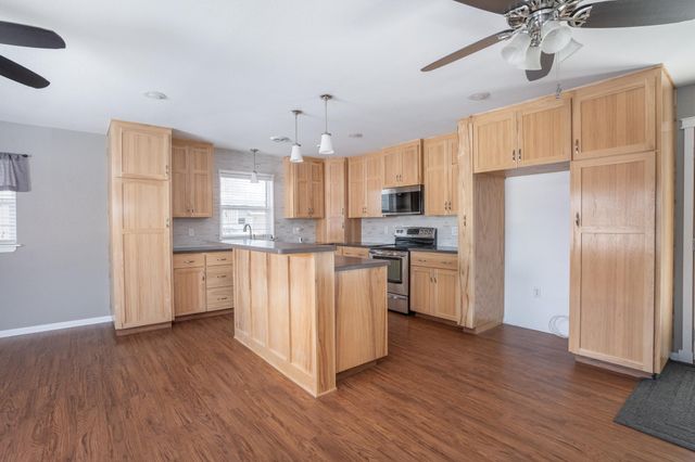 1211 13th Avenue SW, Willmar, MN 56201