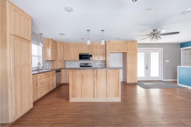 1211 13th Avenue SW, Willmar, MN 56201