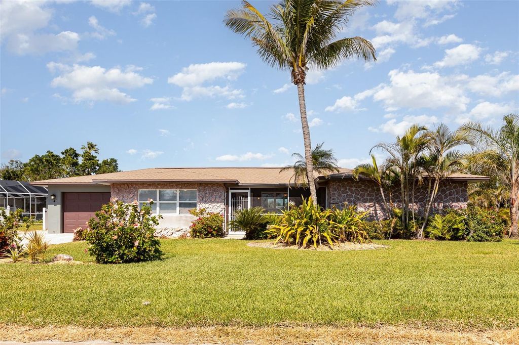 4 OAKLAND HILLS COURT, Rotonda West, FL 33947