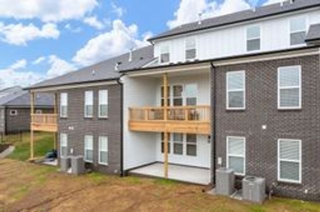 468 Buckwood Ave, Thompsons Station, TN 37179