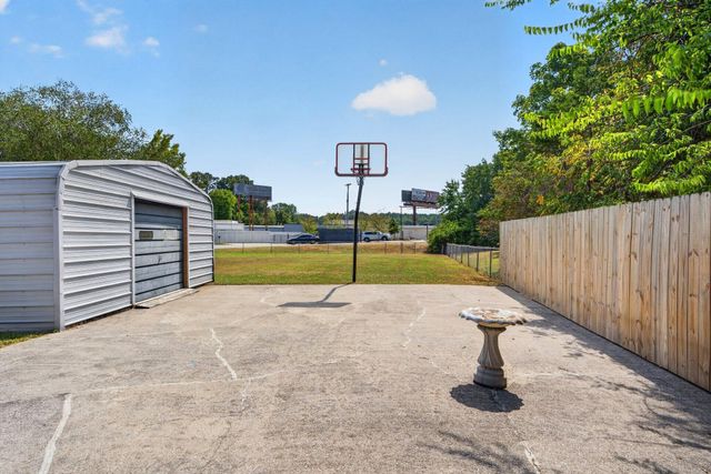 2060 Hamill Road, Hixson, TN 37343