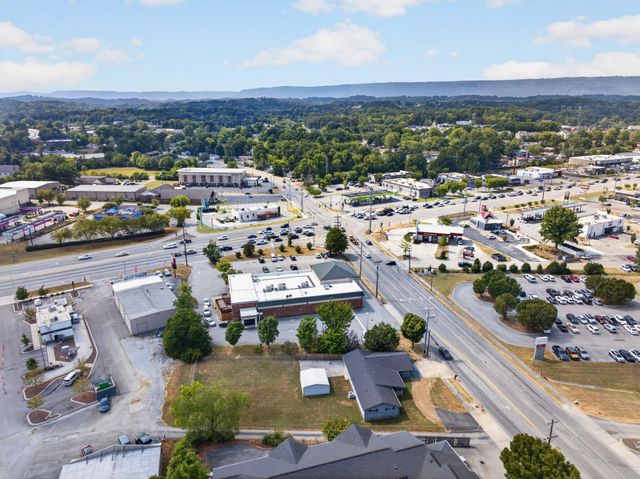 2060 Hamill Road, Hixson, TN 37343