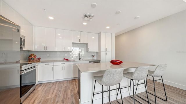 1703 N TAMIAMI TRAIL 511, Sarasota, FL 34234