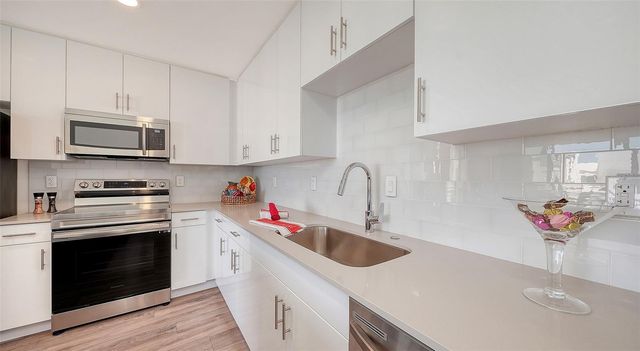 1703 N TAMIAMI TRAIL 511, Sarasota, FL 34234