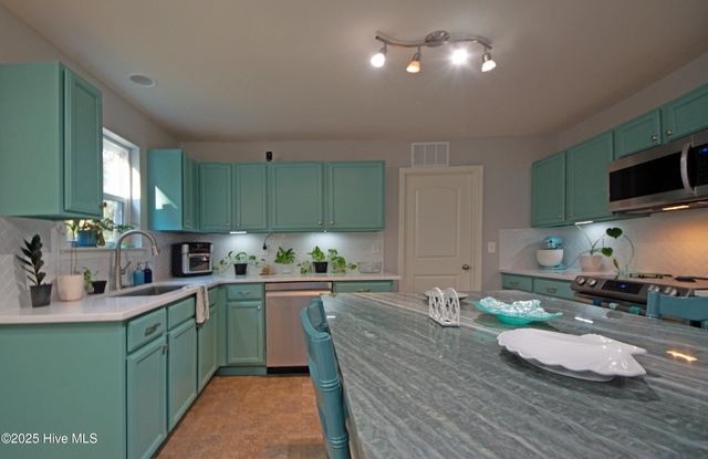 215 Chalet Road, Holly Ridge, NC 28445