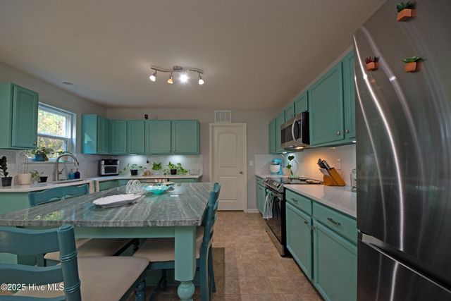 215 Chalet Road, Holly Ridge, NC 28445