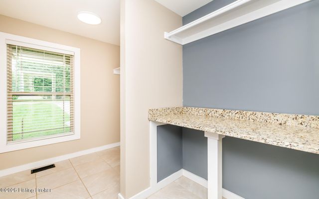 369 Meadowview Dr, Elizabethtown, KY 42701