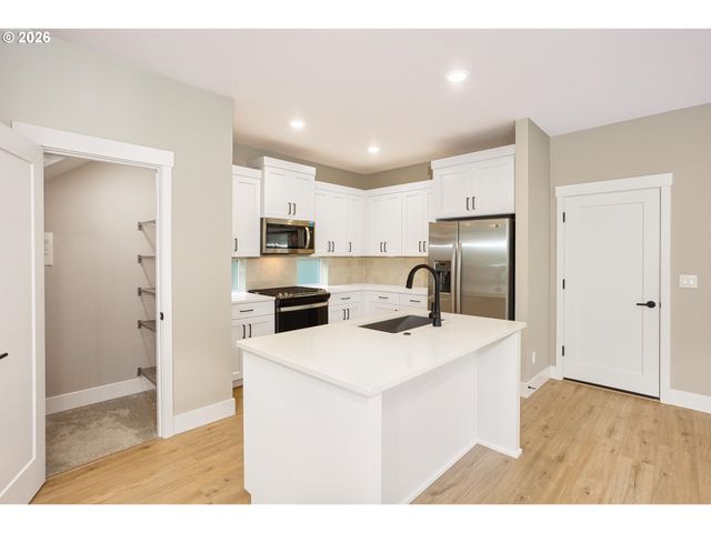 7235 Se BENEDICT St, Hillsboro, OR 97123