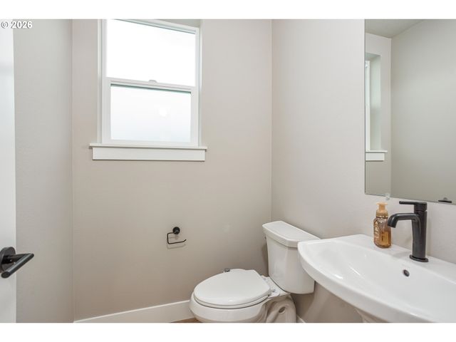 7235 Se BENEDICT St, Hillsboro, OR 97123