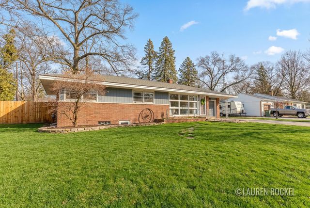 3532 E Manitou Circle, Norton Shores, MI 49441