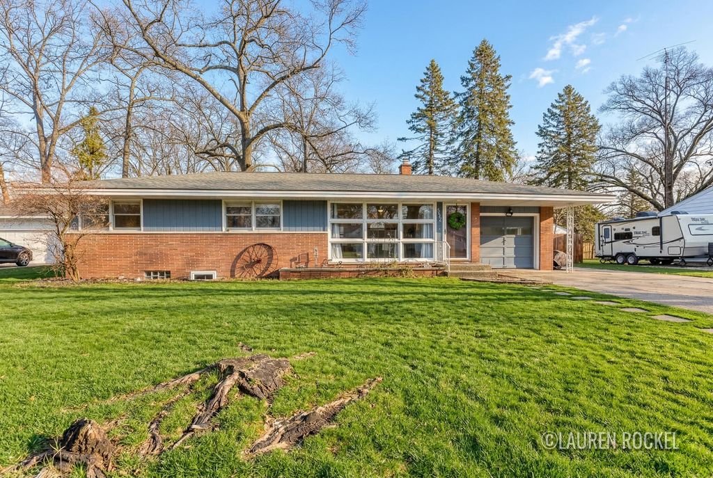 3532 E Manitou Circle, Norton Shores, MI 49441