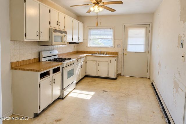 17 Spanish Wells Street, Toms River, NJ 08757