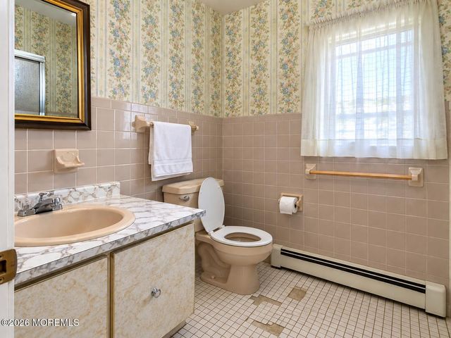 17 Spanish Wells Street, Toms River, NJ 08757