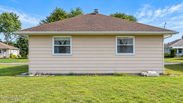 17 Spanish Wells Street, Toms River, NJ 08757