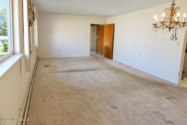 17 Spanish Wells Street, Toms River, NJ 08757