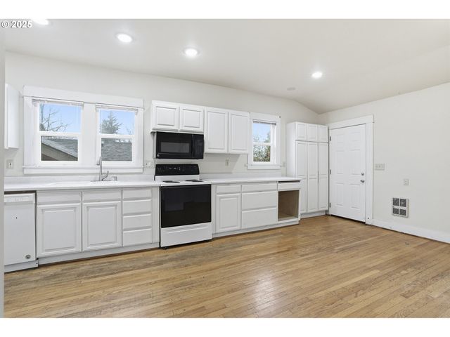 3320 Se 54TH Ave, Portland, OR 97206