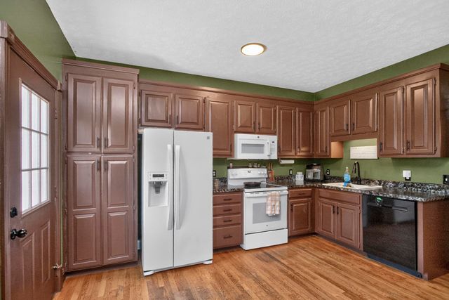 2558 S Mount Pleasant Rd, Greenbrier, TN 37073