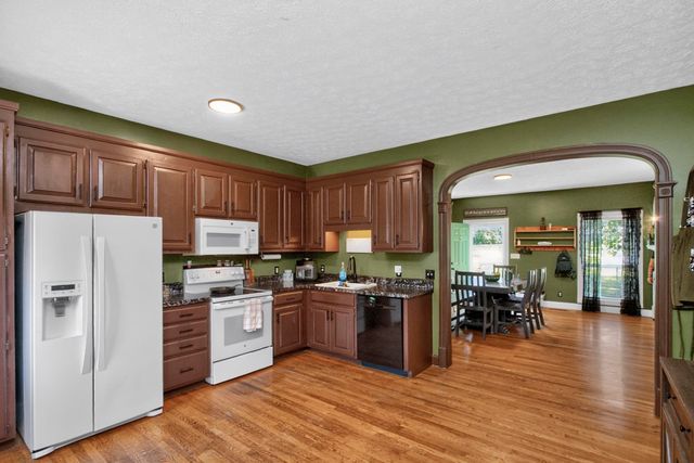 2558 S Mount Pleasant Rd, Greenbrier, TN 37073