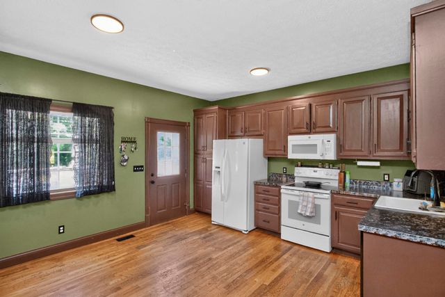 2558 S Mount Pleasant Rd, Greenbrier, TN 37073