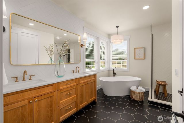 6407 119th Avenue E, Puyallup, WA 98372