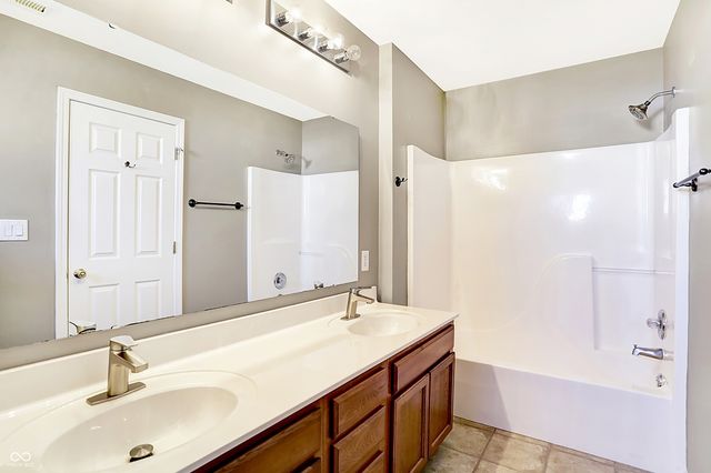 4059 Weston Pointe Drive, Zionsville, IN 46077