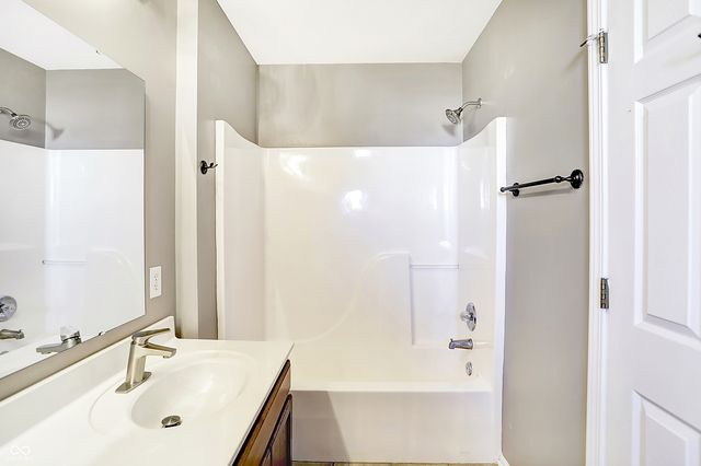 4059 Weston Pointe Drive, Zionsville, IN 46077