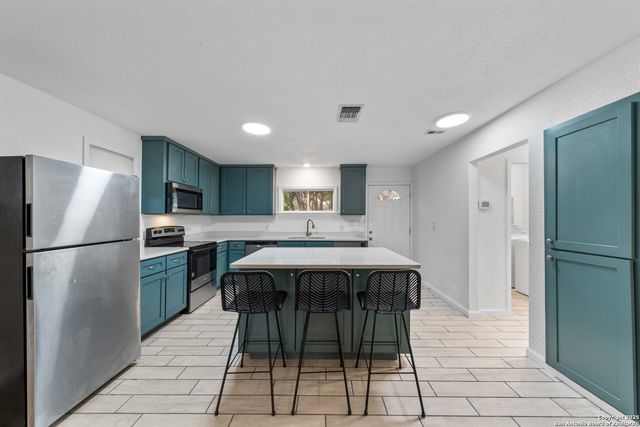 143 Park, Pipe Creek, TX 78063