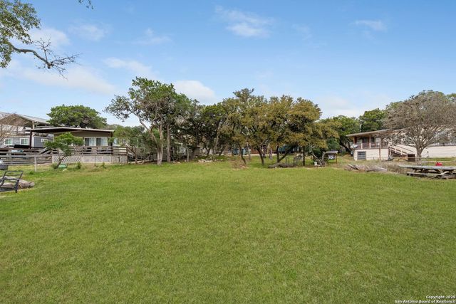 143 Park, Pipe Creek, TX 78063