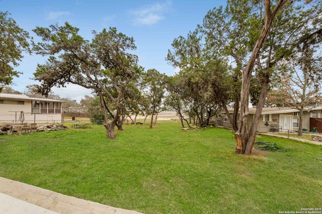 143 Park, Pipe Creek, TX 78063
