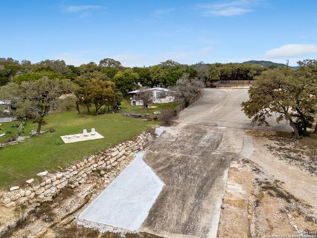 143 Park, Pipe Creek, TX 78063