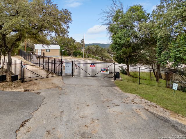 143 Park, Pipe Creek, TX 78063