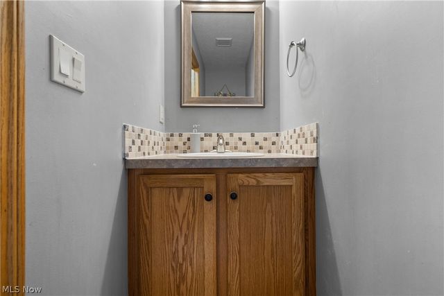 1825 John Carroll Drive SE, Massillon, OH 44646